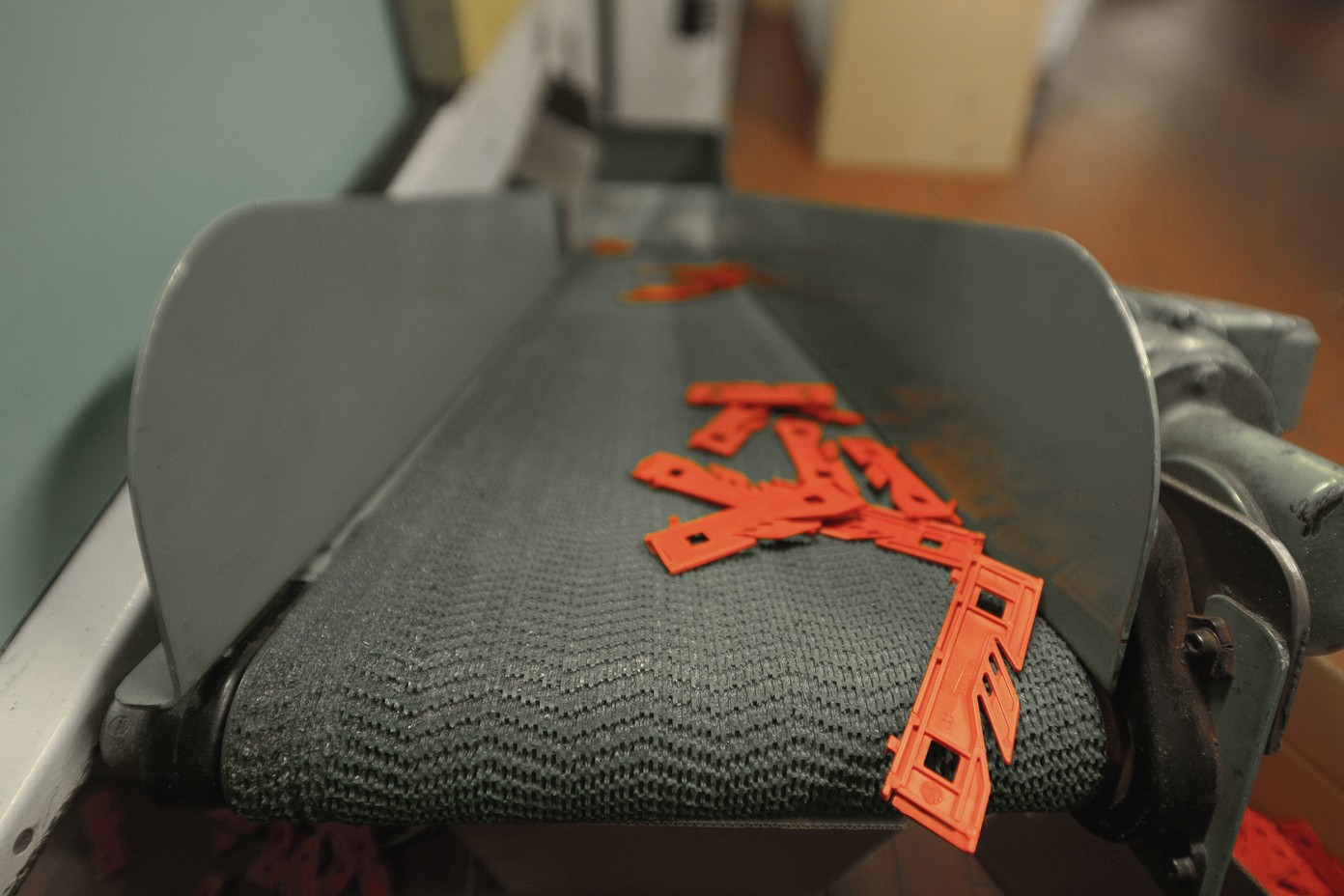 bearbeiteter Kunststoff auf einem Förderband